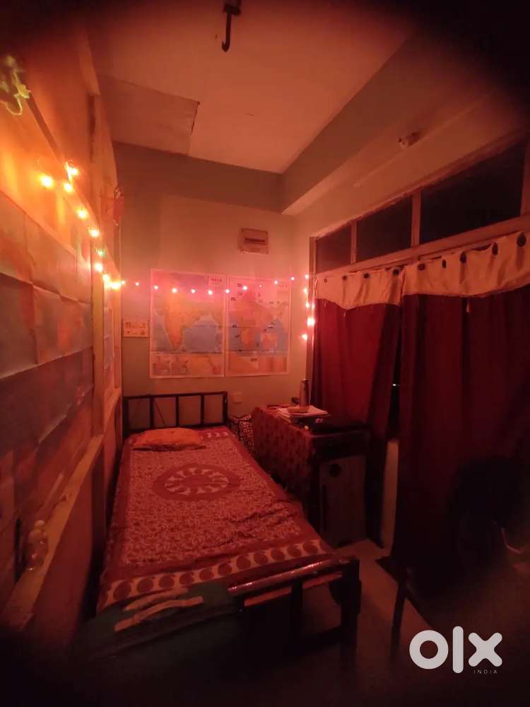 Girls PG available near SPM (Jonali, Zoo Road)