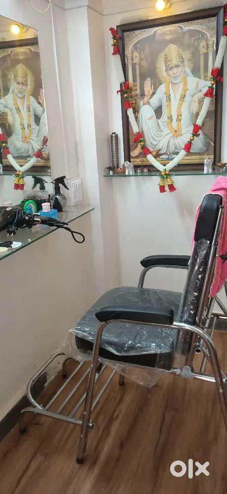 ब्युटी पार्लर पूर्ण सेट अप नवीन देणे आहे.