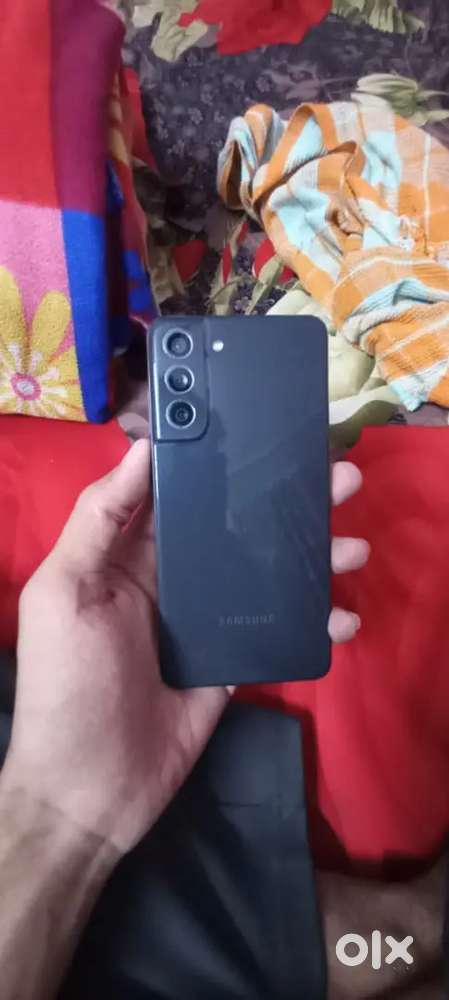 Samsung s21 fe 5g 8gb 128 good  5k 6k wale massage na kare 7 k last