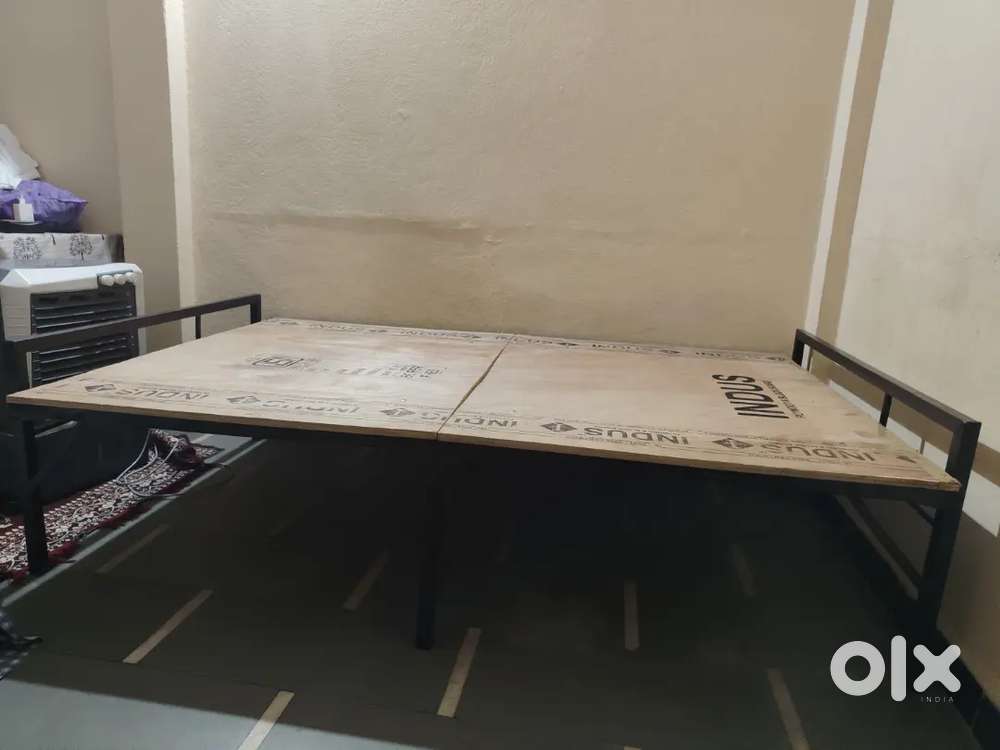 One Bed and One Table