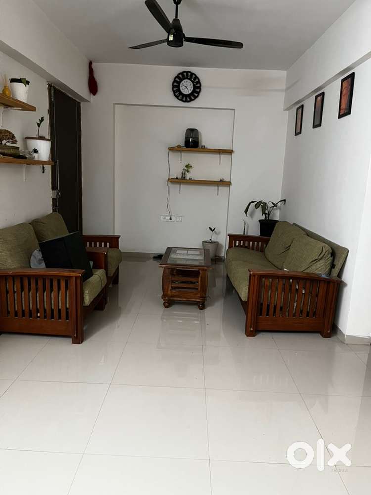 Corner flat, front facing