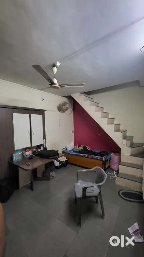 Looking male bachelor for room sharing