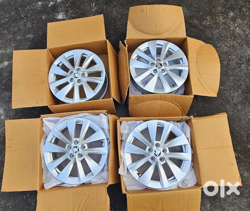 Skoda Kylaq Signature plus brand new alloy wheels