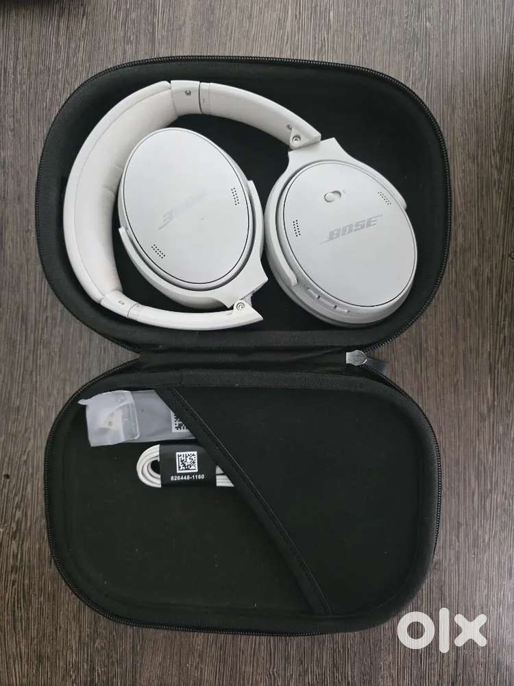 Bose Headphones – Premium Sound  Excellent Condition + Cover