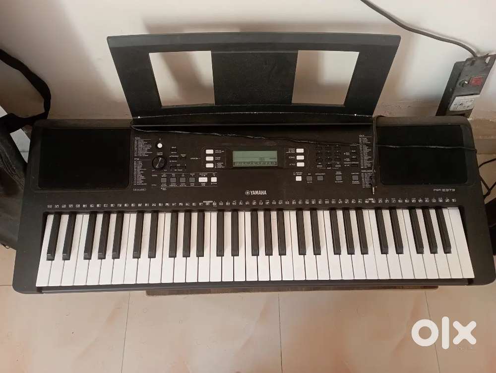 YAMAHA PSR E373