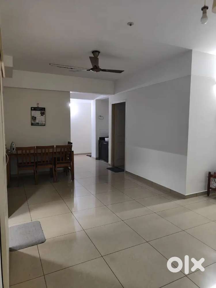 Spacious Room for Rent in 3 BHK – Sfs iris, karimanal, nearby UST