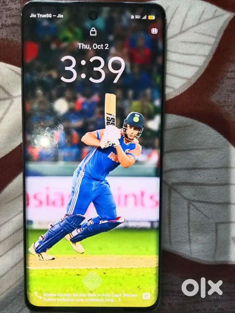 Vivo v40e mobile in genies condition bill box and  available