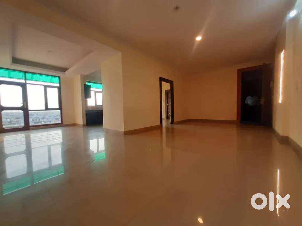 3 bhk flat for sale at Swarn Jayanti Nagar.
