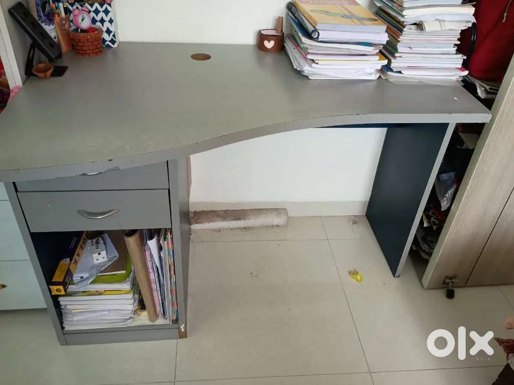 Office Computer Table,Cycle,Chairs(3),Red Chairs(2),Round centre Table