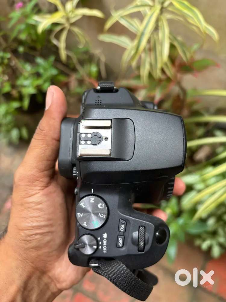 Cannon 200dmark 2 clean and low use camera box piece