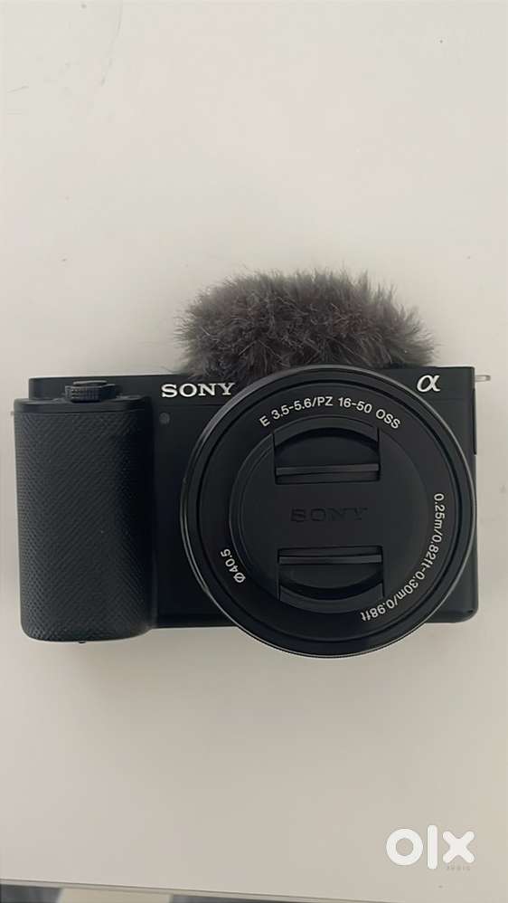 SONY ZV-E10L (UNDER WARRANTY)