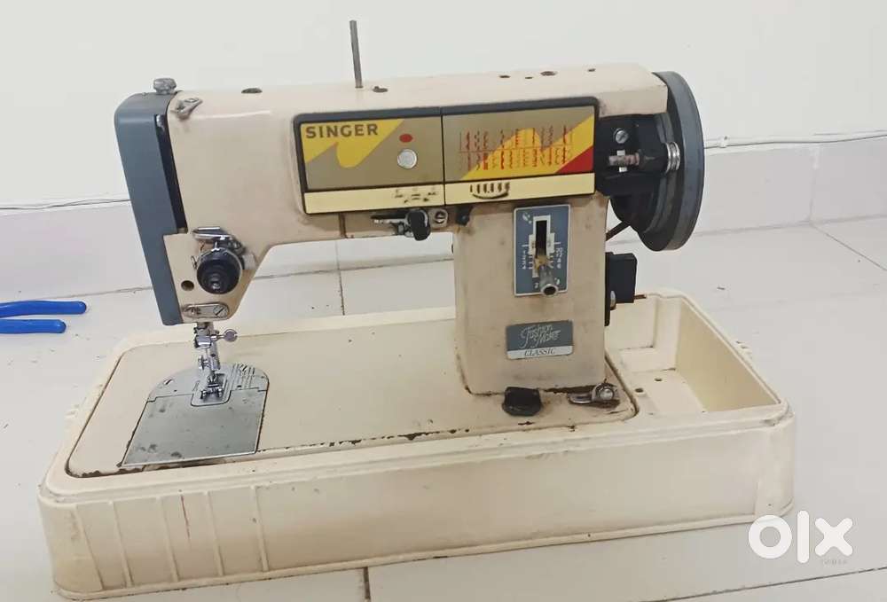 Original Singer Classic Zig-Zag Sewing Machine  Heavy duty