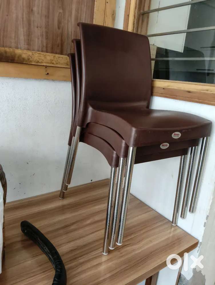 1 table 2 revolving chair 7 chair