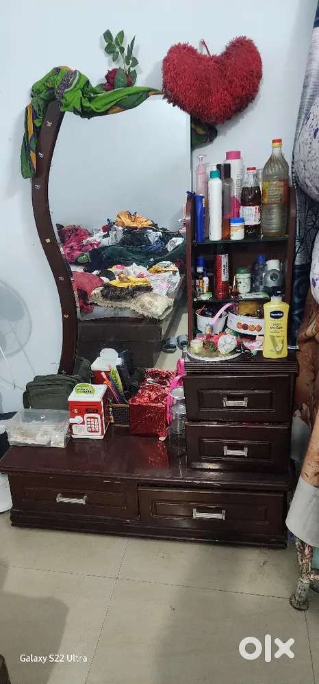 Single bed diwan and dressing