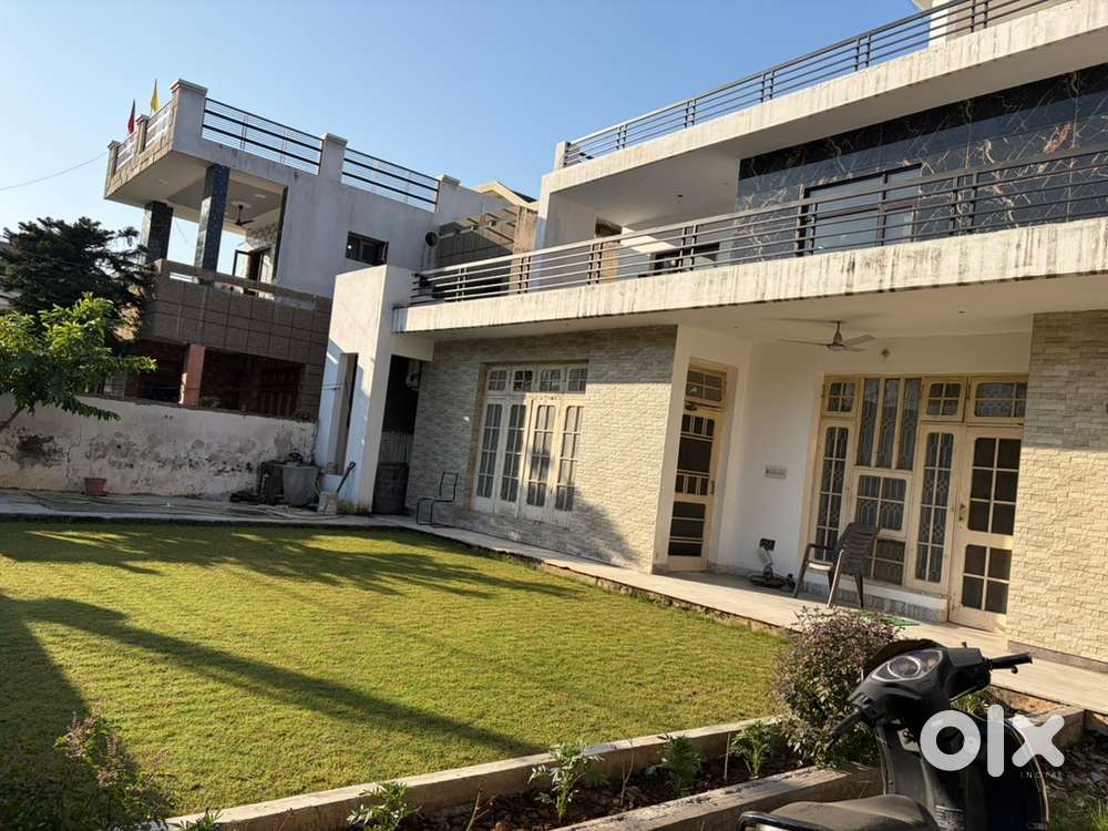 1  and 2 ROOM SETS FULLY FURNISHED IN PRIME LOCATION