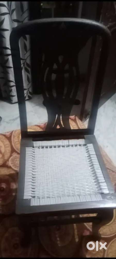 We are sell dining table