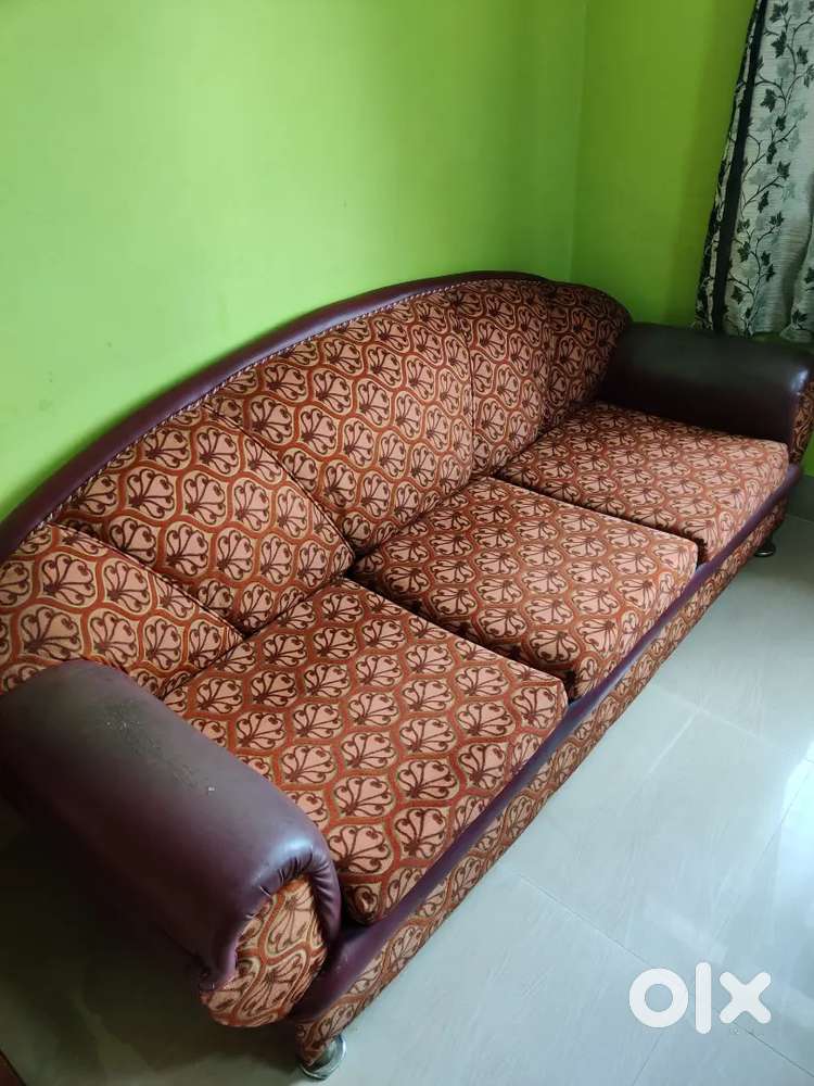 Rs.9500/- 5 seater set. 1 X 3 seater, 2 X 1 seater, Vivekananda road.