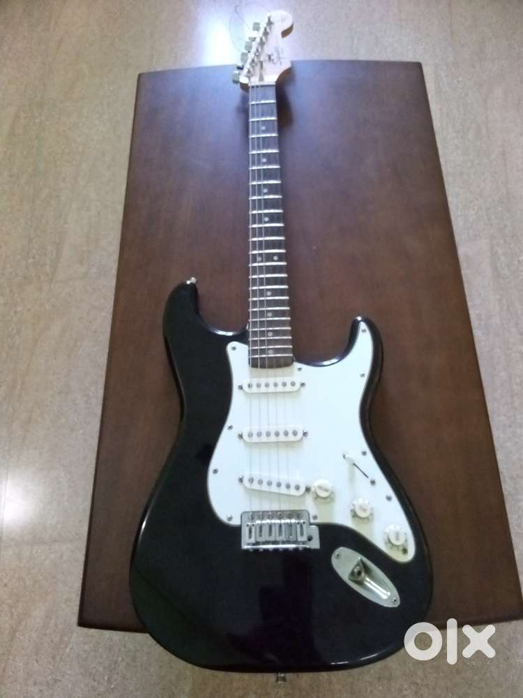 Fender Squier Electric Guitar with Accesories and case