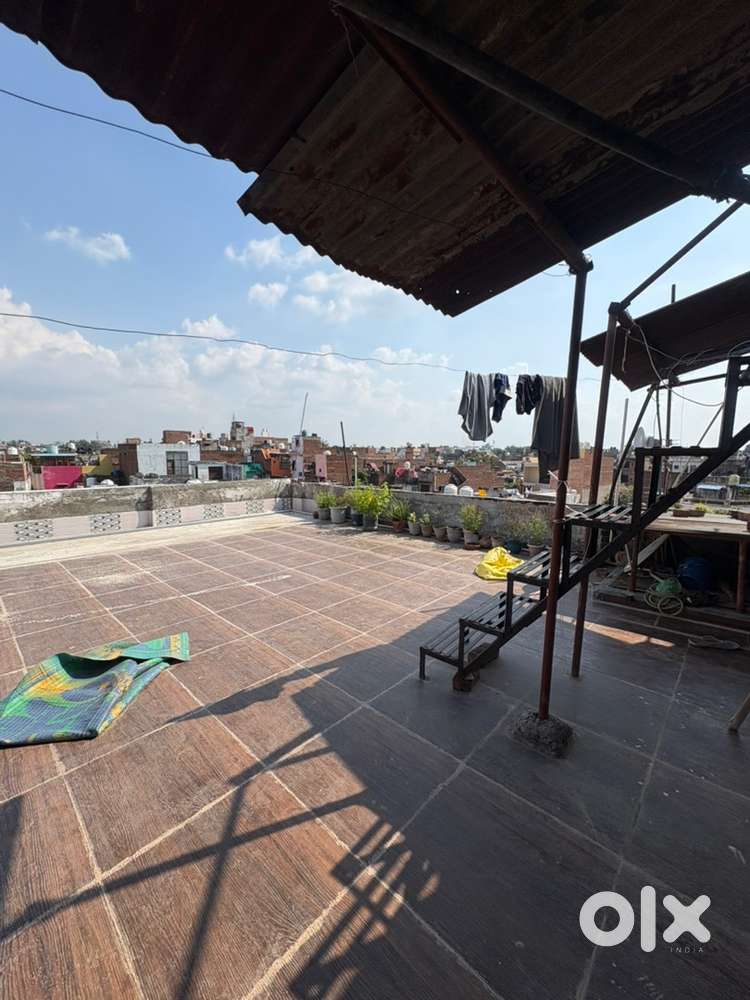 1/2/3 available for rent in front of lohamandi police station