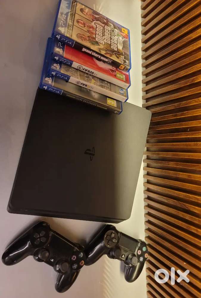 PS4 Slim 1TB, 2 Controllers, 4 Games