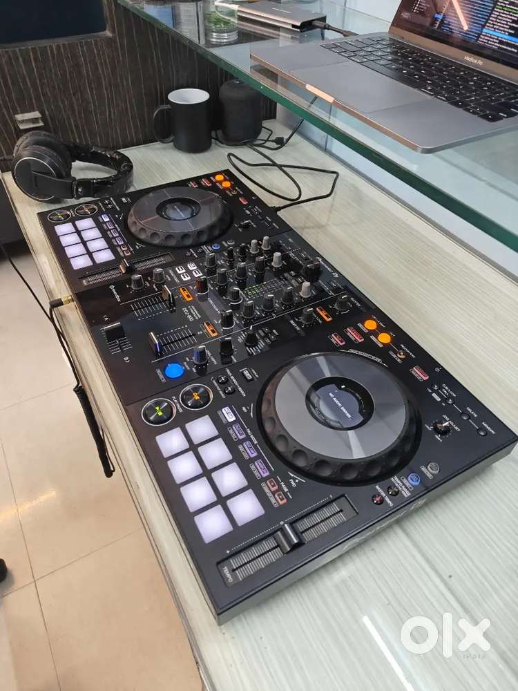 DJ Console - Pioneer DDJ 800