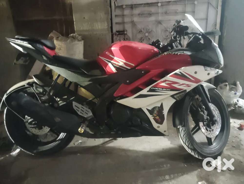 Red&black r15 for sell Little engine problm othrwise allgood condition