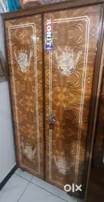 કબાટ અને સોફા ખુરસી