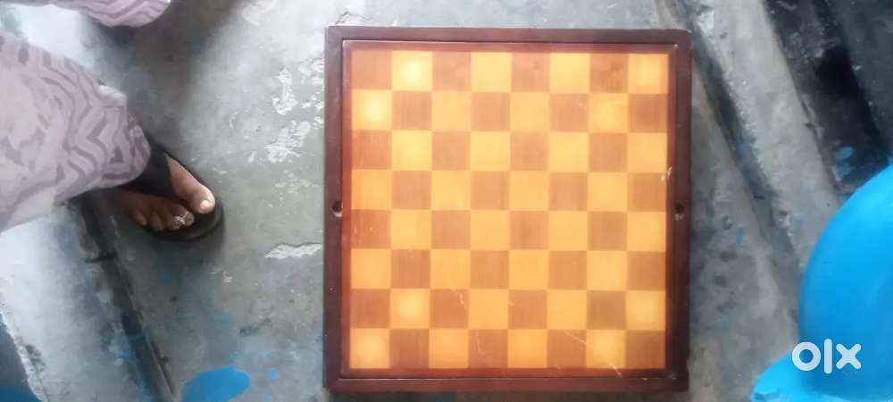 Wooden chess