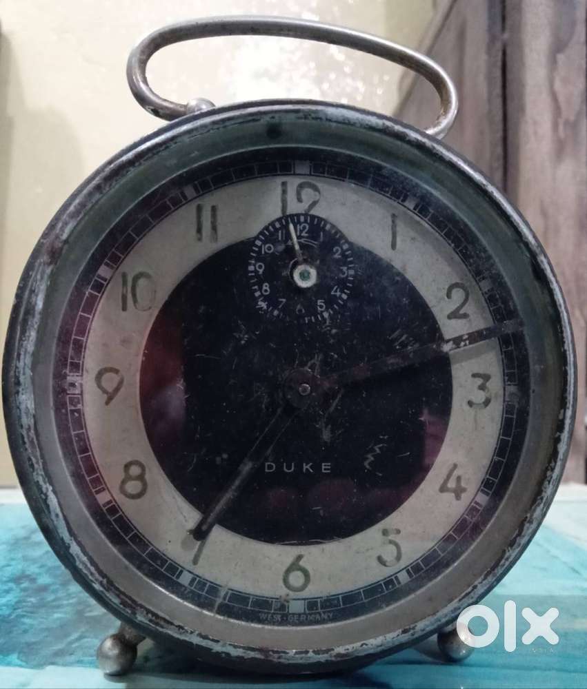 Antique tabel and alarm clock, made in Germany, in working condition.