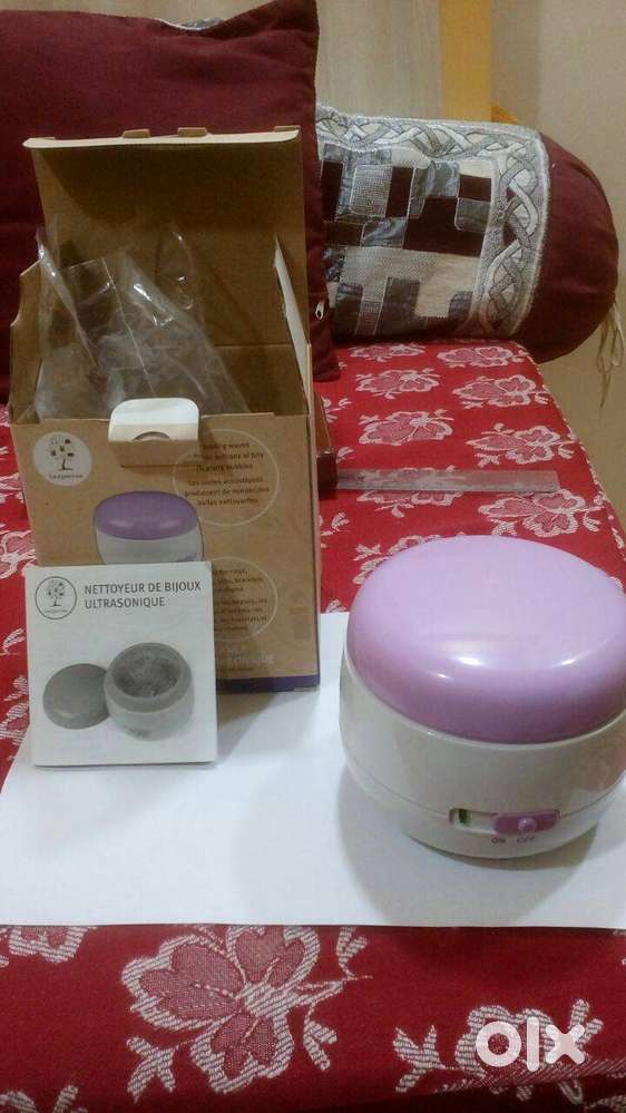 Jewelry watch earring cleaner