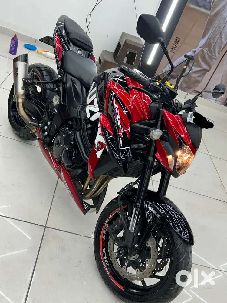 Suzuki gsxs 750