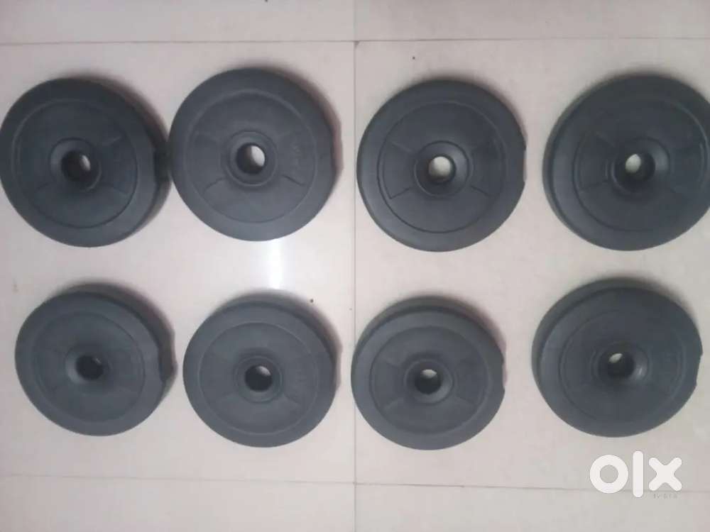 8 Pvc Dumbbell plates per plate 2.5 kg and 2 roads