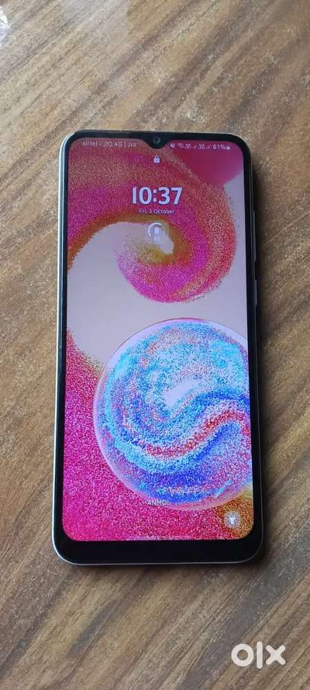 Samsung 4G Only 3999 Very Good Condition 6 Months Used One Handed