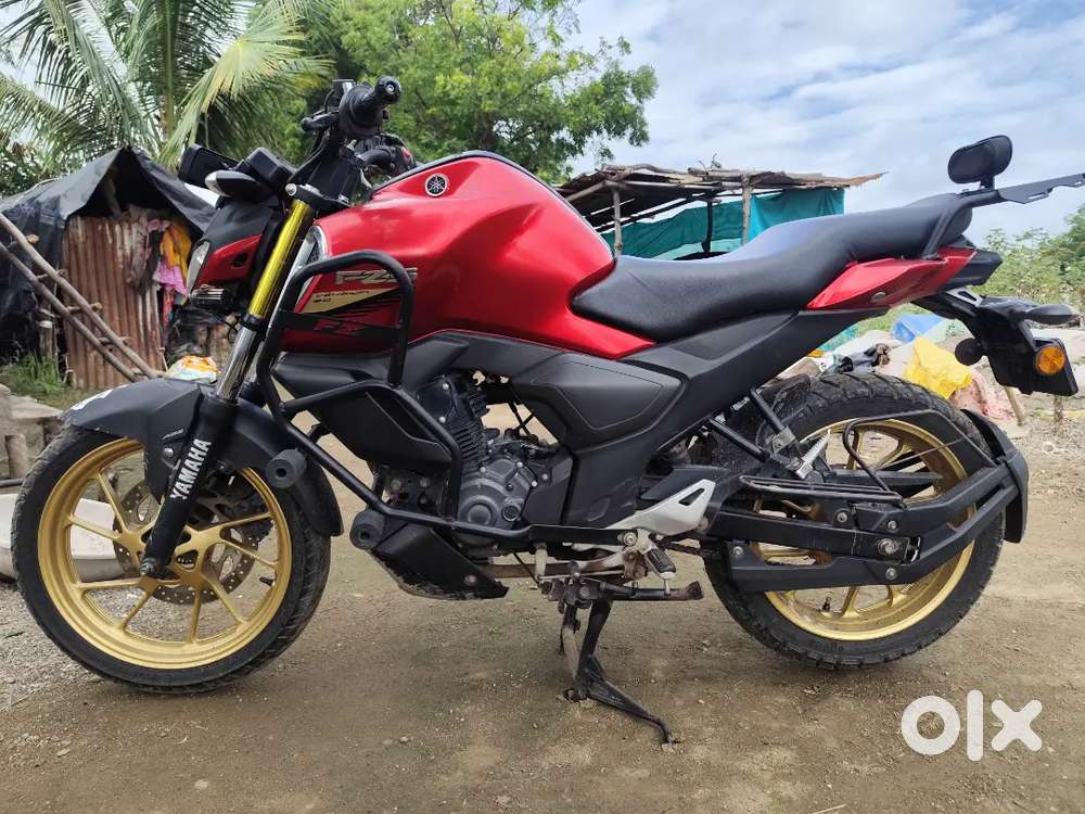 Yamaha Fzs V3 Deluxe model