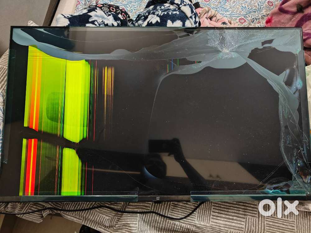 OnePlus Y1s Pro 43 - Broken display