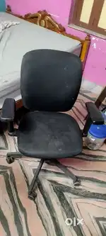 Wheel ROTATING CHAIR and sitting chair
