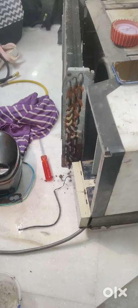 Working old 1.5 ton AC - No Guarantee