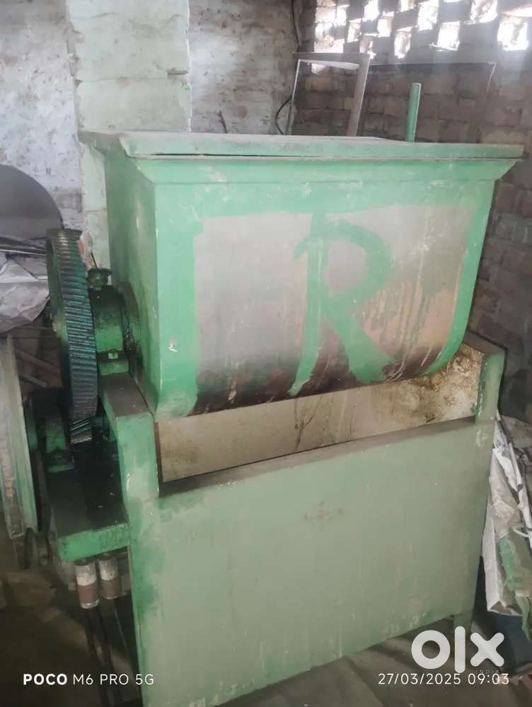 Chomeen making machine..