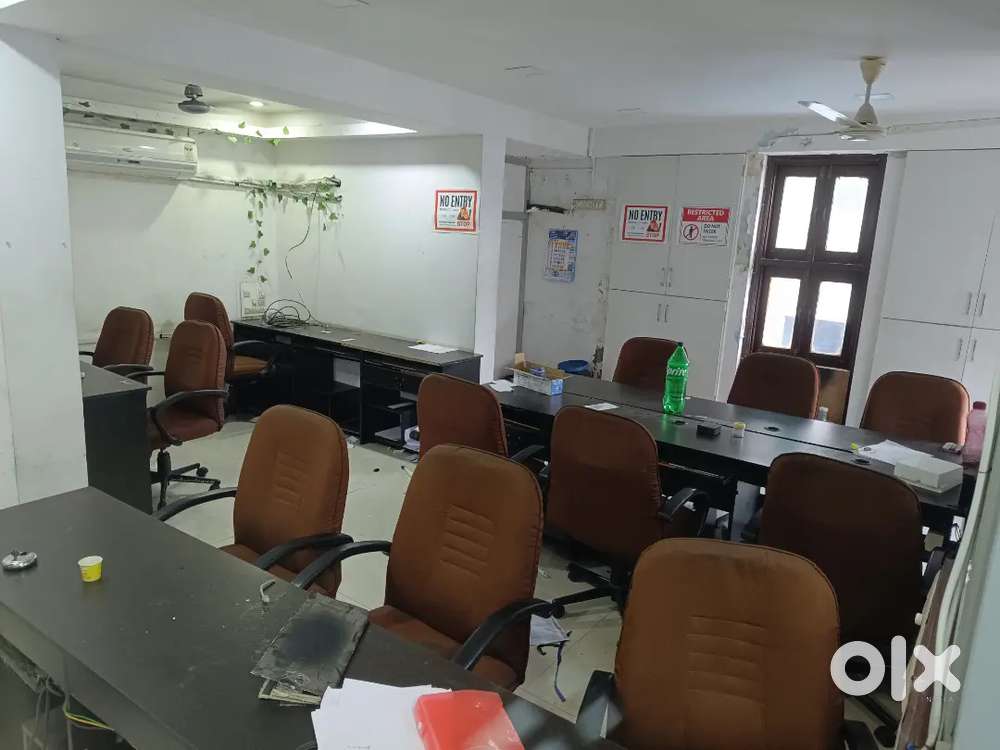 Furnished Office Rent in Navrangpura 850 Ft 2 Cabin 15 Seats For-IT/HR