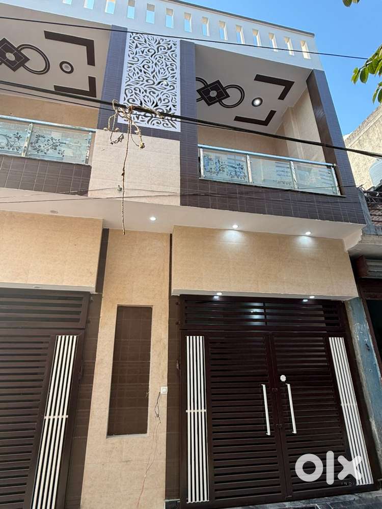100gaj newly constructed house in bank colony