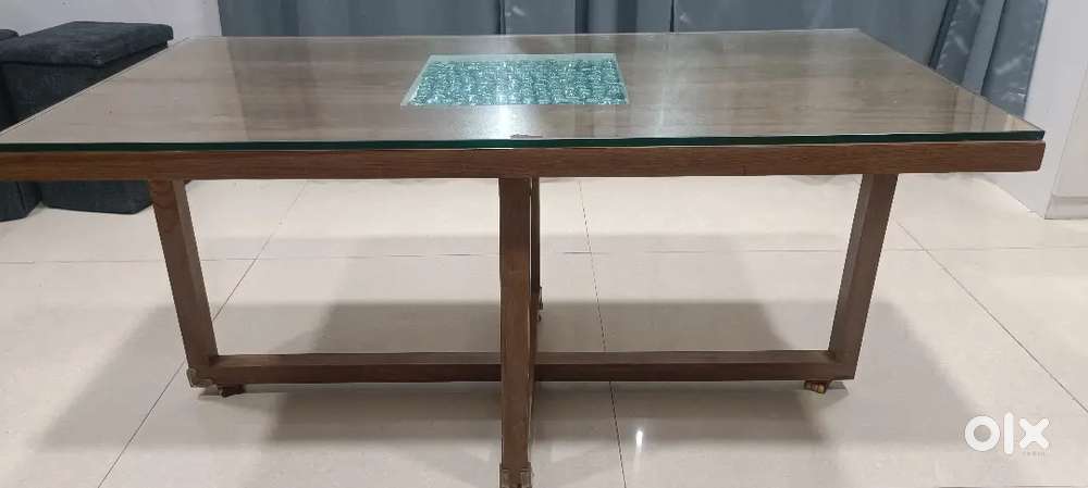 Center Table in Excellent Condition for Sale