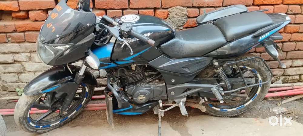 One handed Hai Bajaj pulser