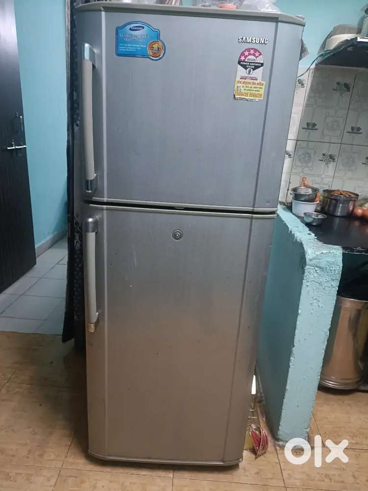 Argent Samsung Double Door fridge