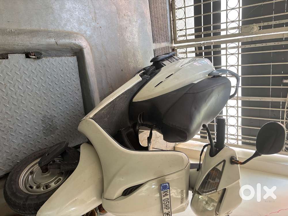 Honda Activa very good condition with all fittings,single hand,reg.ser