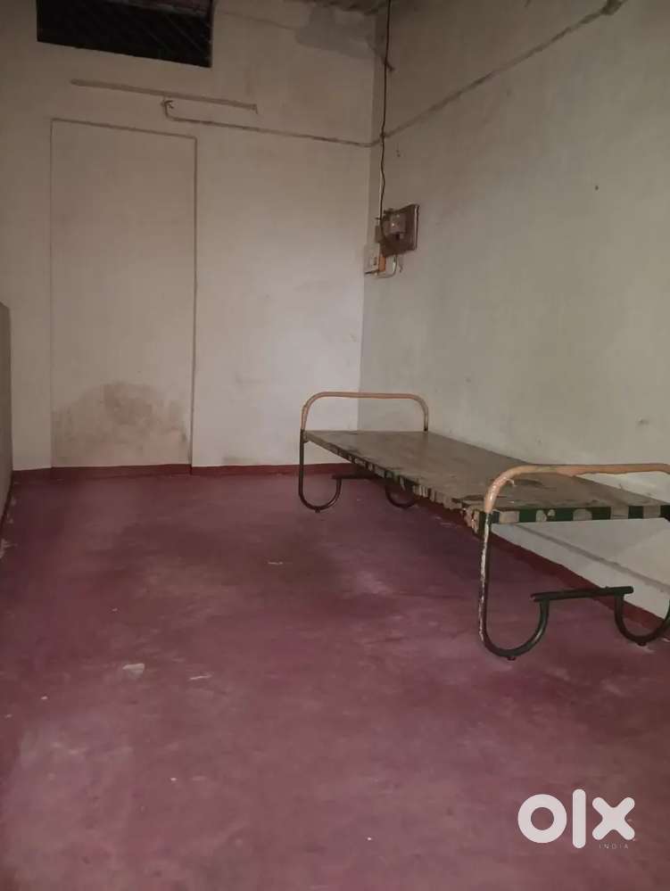 Bachelor rooms separate bathroom monthly rent near Railwaystation Tup