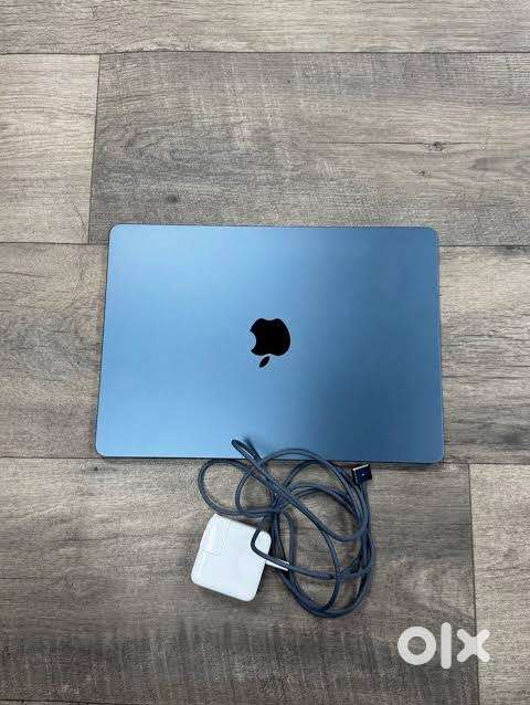 Macbook M2 Midnight blue