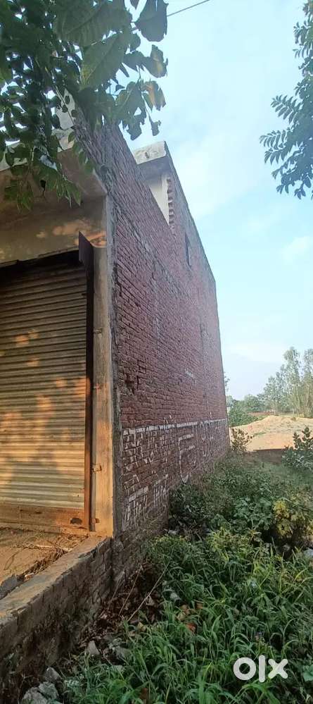 2 manjila makan hai 90 gaj ka double man highbe pakbade ke pas