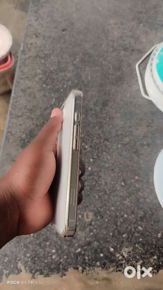 iPhone 16e