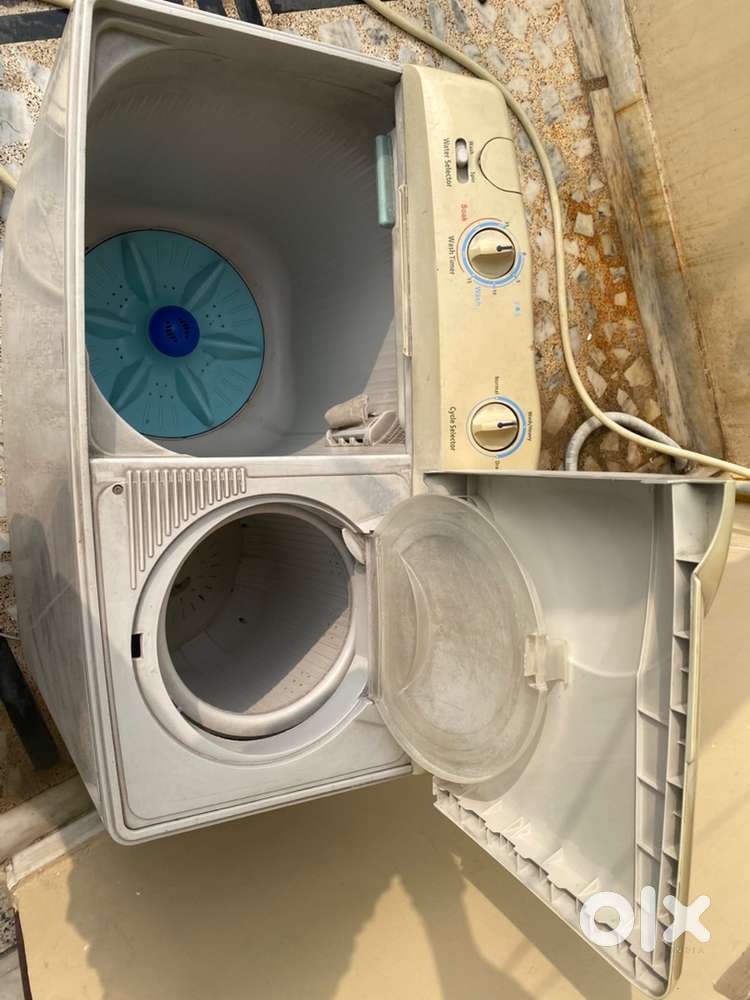 Samsung semi automatic washing machine