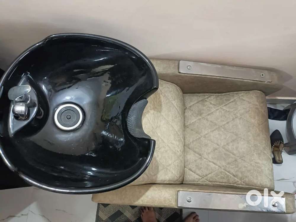 Saloon hair wash chair